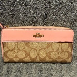 Coach Accordion Zip Wallet in Signature Canvas F76873 
Khaki/Pink